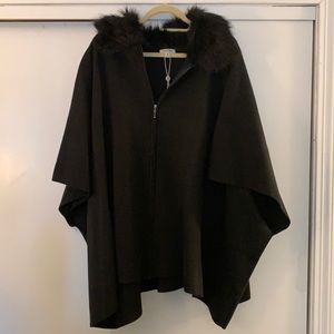 Black Faux Fur Women’s Poncho with Wide Sleeves